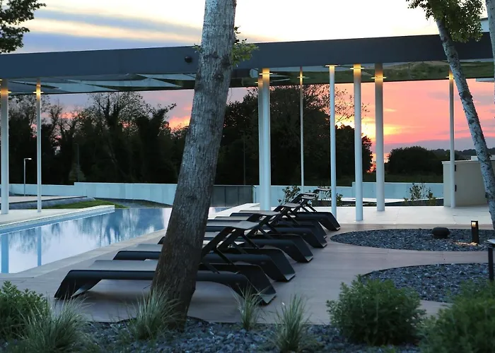 Vila Calvia Crispinilla *