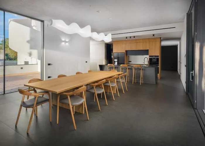 Vila Calvia Crispinilla *